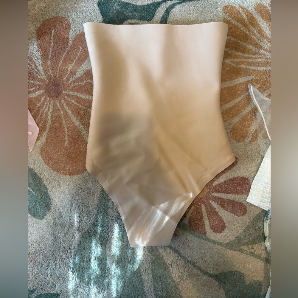 SKIMS Tan Women's Shapewear NEVER WORN
